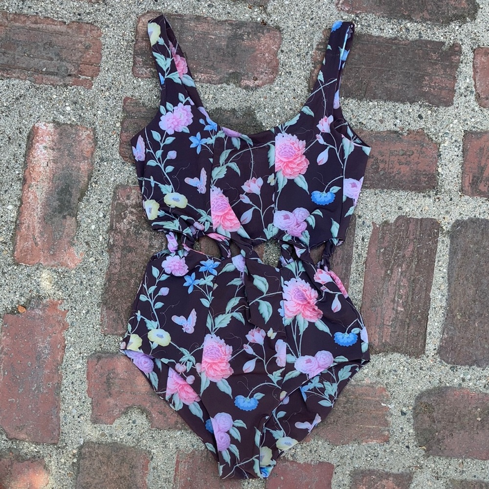 Samantha Pleet Grey & Pastel Floral Vines One Piece Swimsuit w Cutouts Size M
